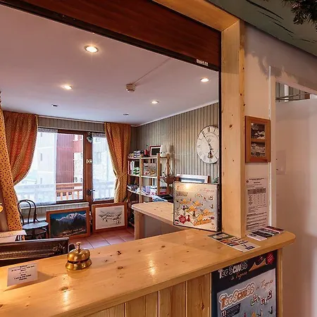 Lavachey Hotel *